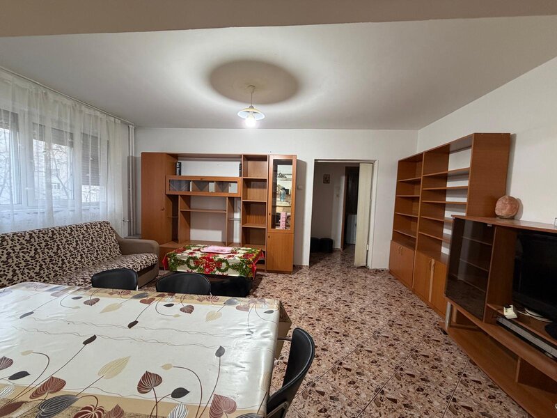 1 Decembrie 1918, chiar la metrou, stradal Theodor Pallady