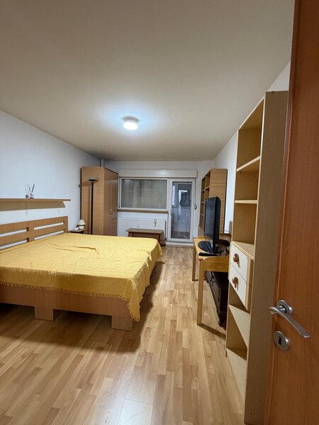 1 Decembrie 1918, chiar la metrou, stradal Theodor Pallady