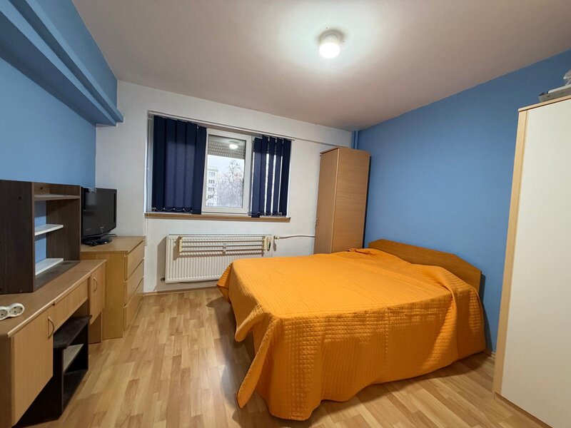 1 Decembrie 1918, chiar la metrou, stradal Theodor Pallady