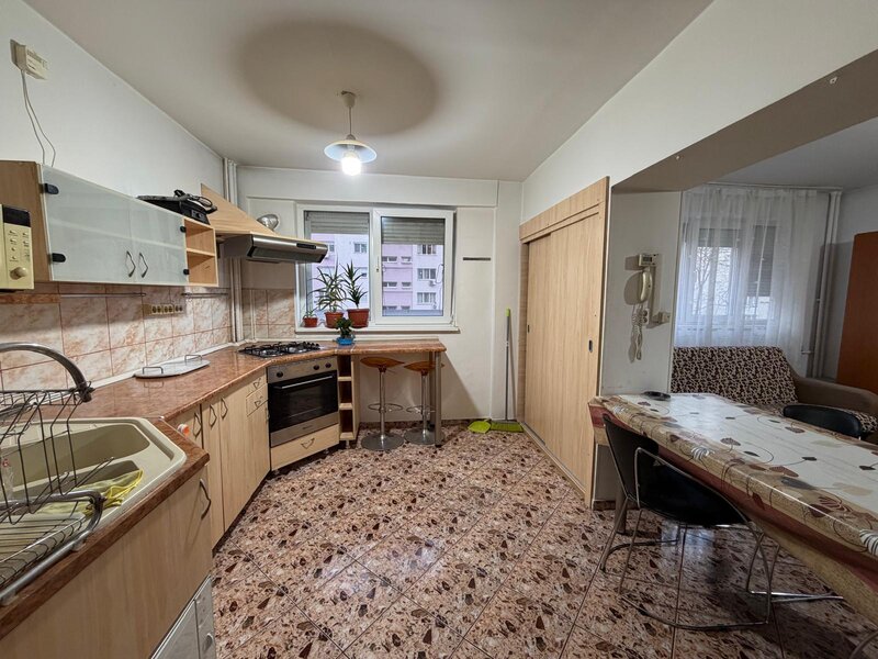 1 Decembrie 1918, chiar la metrou, stradal Theodor Pallady